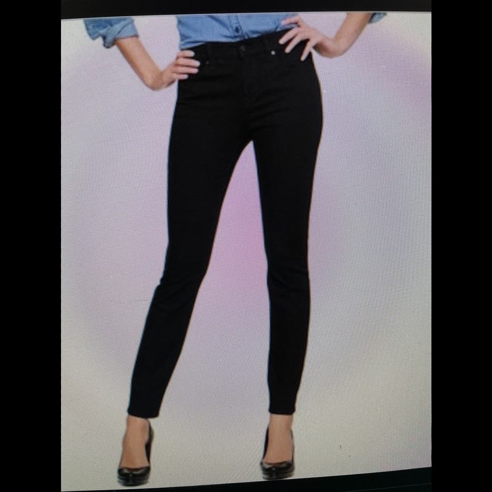 GAP  NWT Black Legging Jean 25 / 0